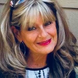 Meet your Posher, Carrie